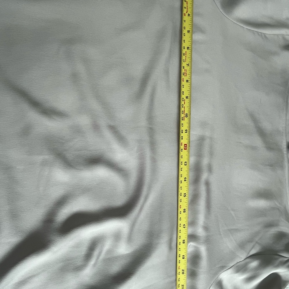 Banana Republic Light Gray Long Sleeve Dressy Blouse with Ruffle Hem size XL - Picture 4 of 7
